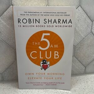 The 5 AM Club own your morning, elevate your life book by Robyn Sharma